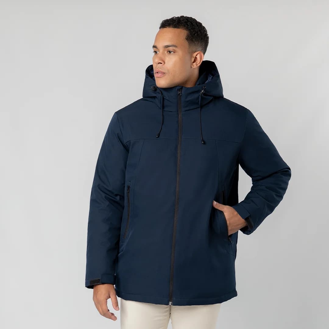 Logoga vooderdatud talveparka töötajatele